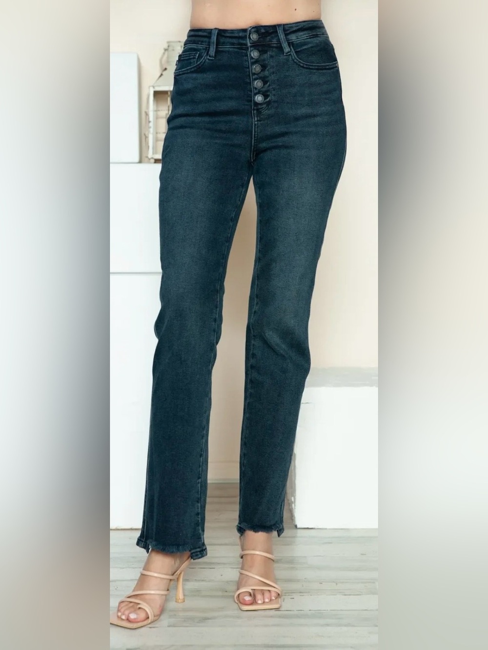 Judy Blue button fly jeans. NWT. Size 0/24. High waist. Straight leg. Dark blue.